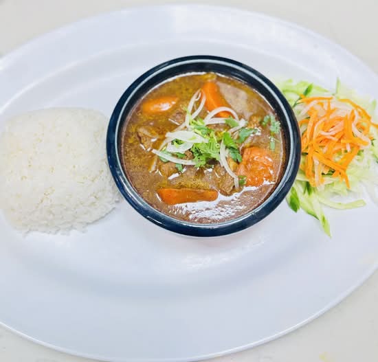 R9. Beef Stew with Steamed Rice / 牛腩配白飯 / 소고기스튜 덮밥